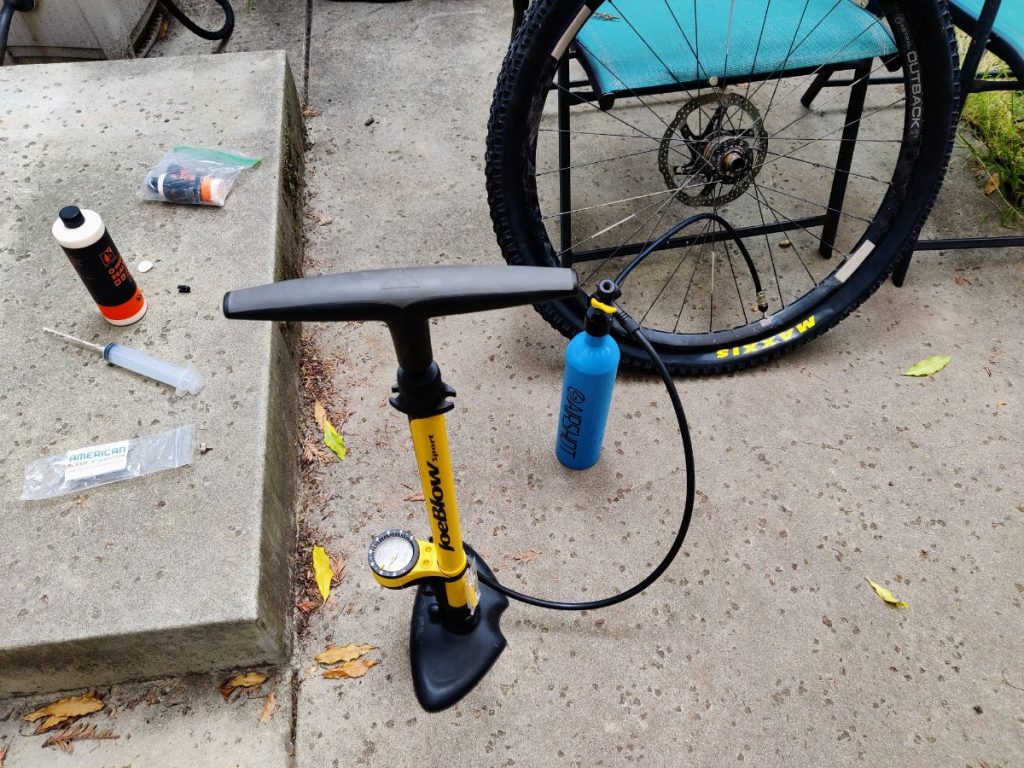 How to inflate tubeless bike clearance tires